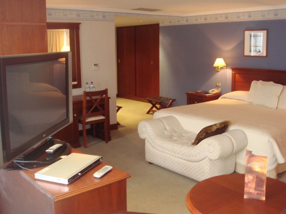 Hotel Emperador Ambato Exterior photo