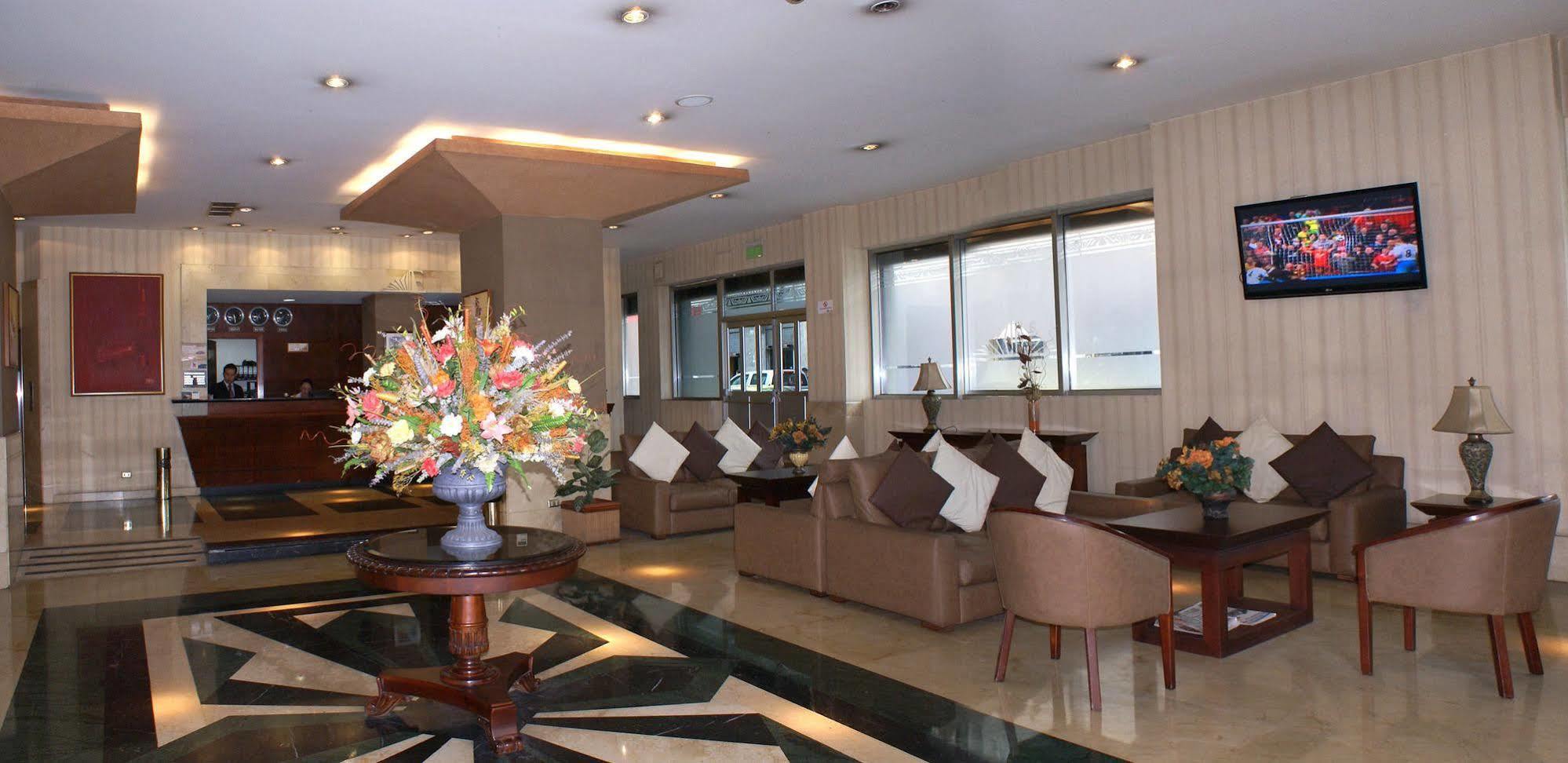 Hotel Emperador Ambato Exterior photo