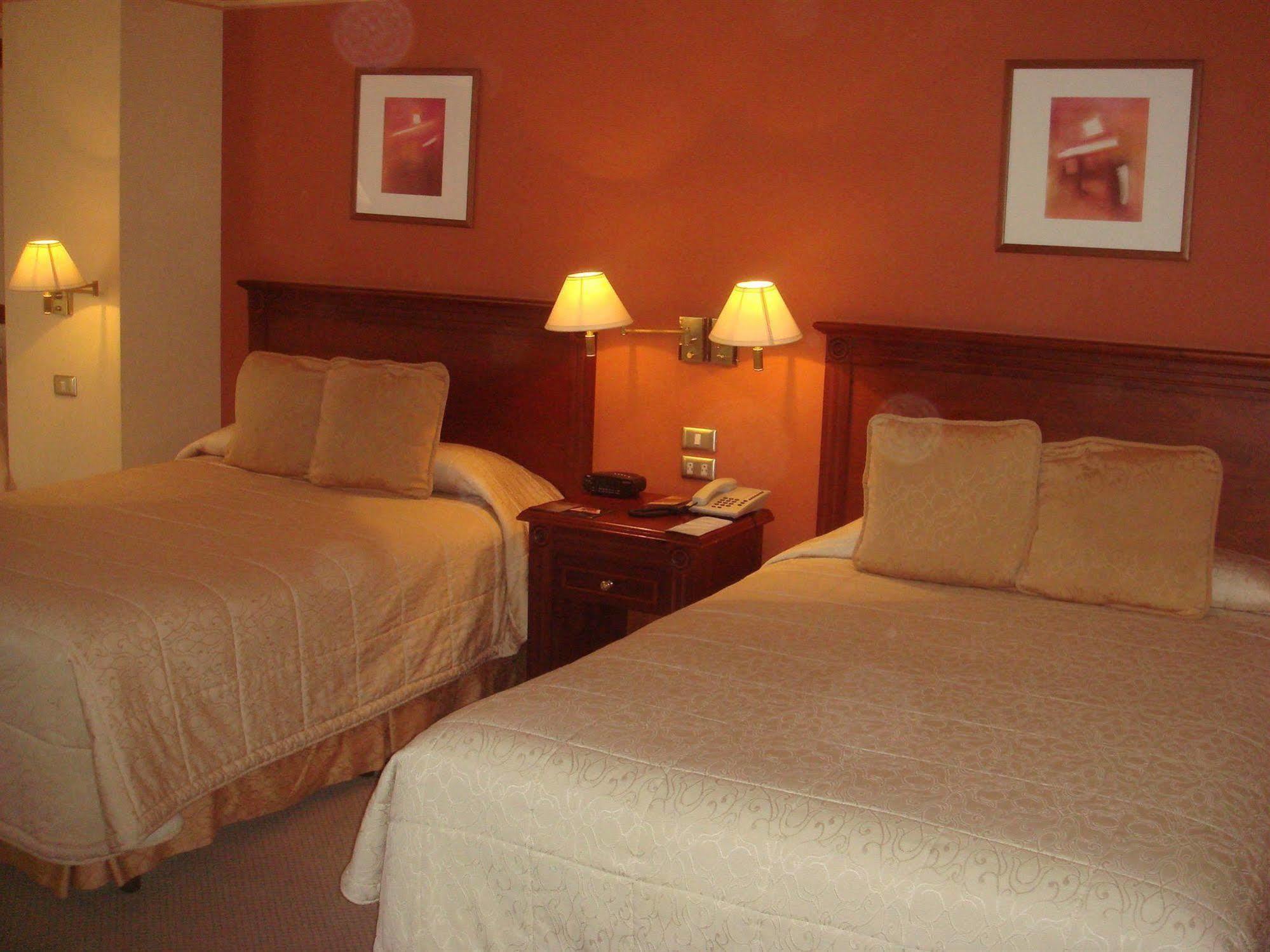 Hotel Emperador Ambato Exterior photo