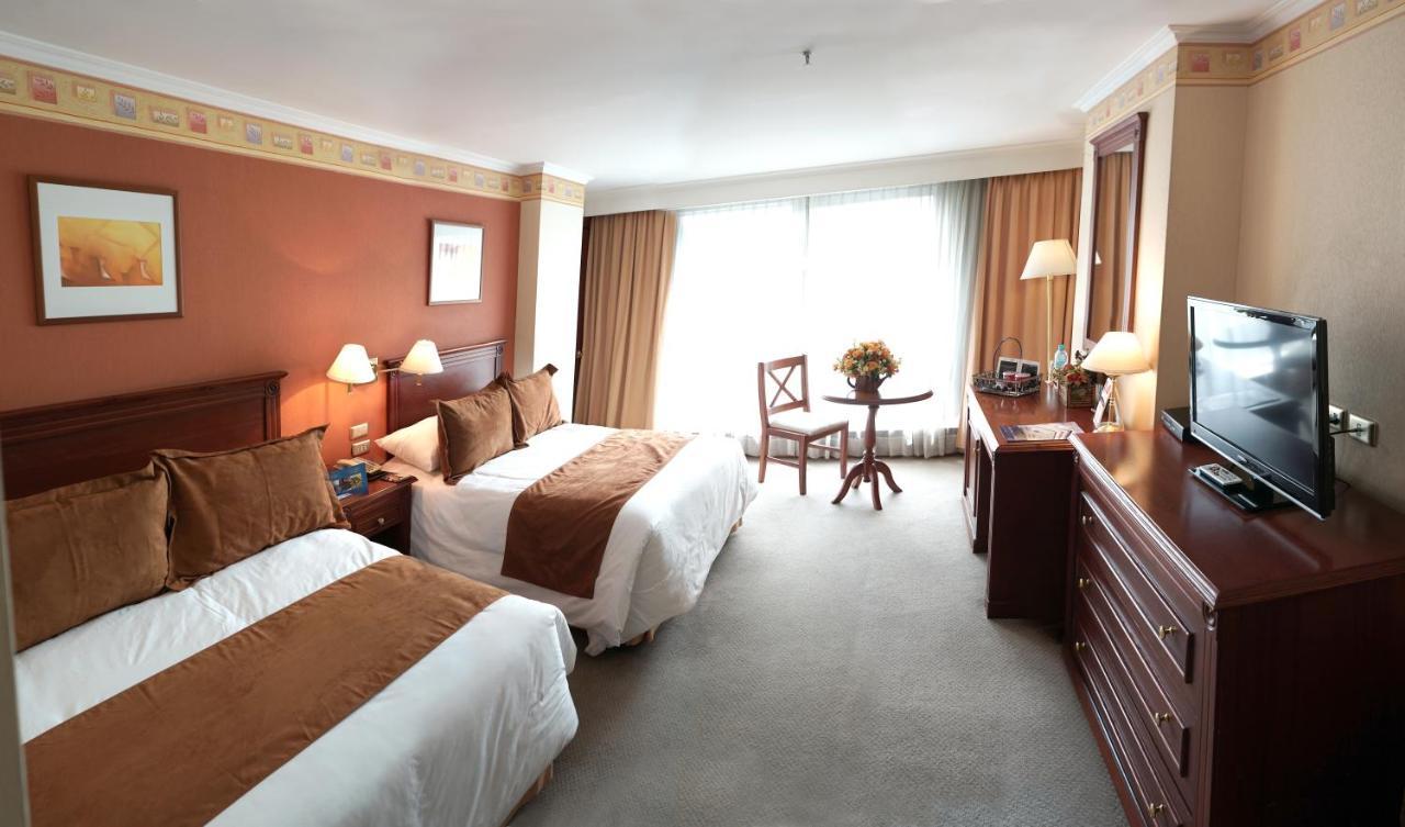 Hotel Emperador Ambato Exterior photo
